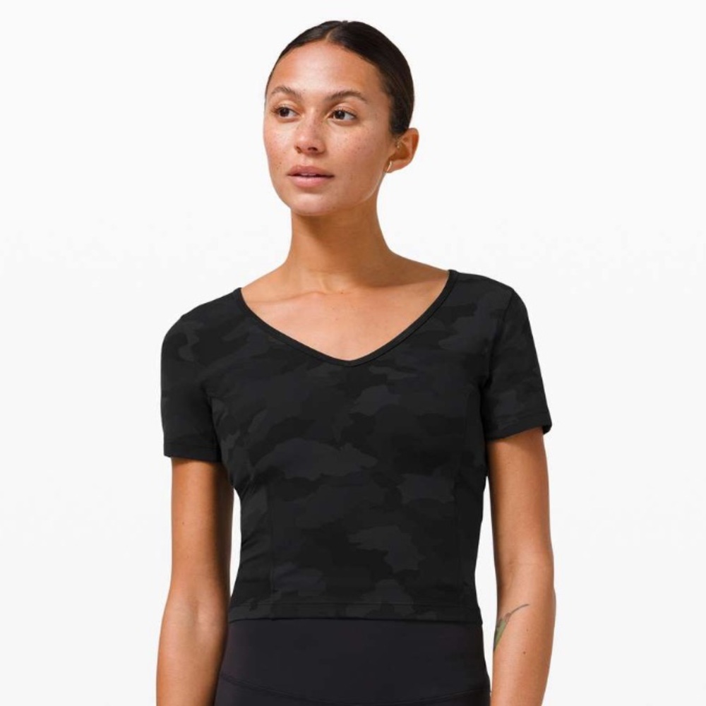 NWT Lululemon camo Nulu Cropped Short Sleeve top